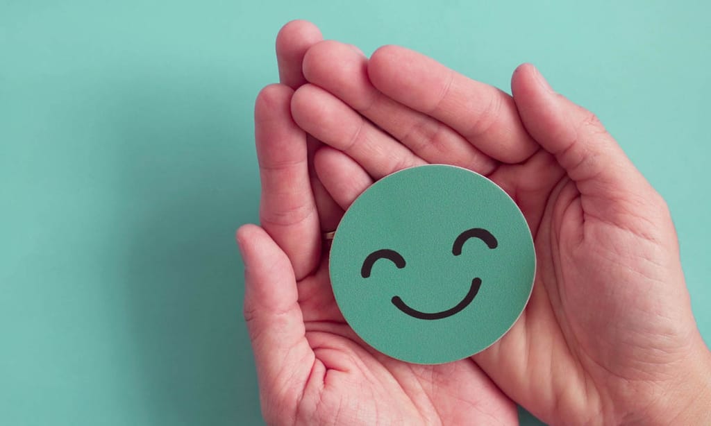 a green smiley face to signal happy employees because employee experience roi is rooted in employee happiness.